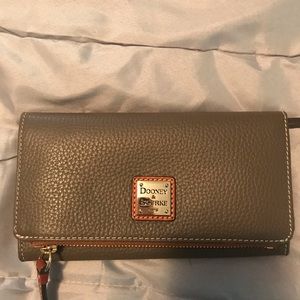 Dooney & Bourke 🦆 Pebbled Leather Wallet